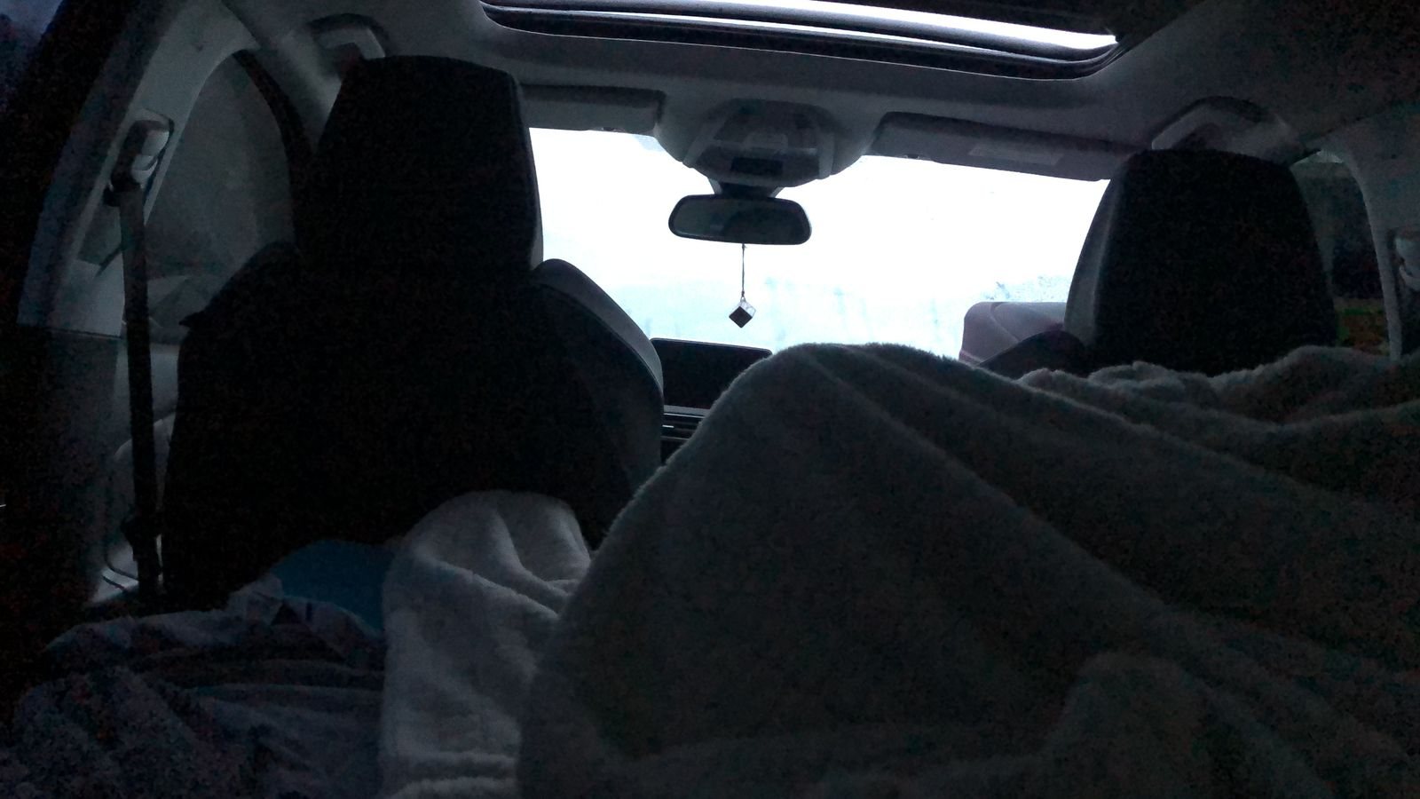 Afueras de Huancayo, 18 de enero, 05:49: despertar tras una noche dormida en el carro.