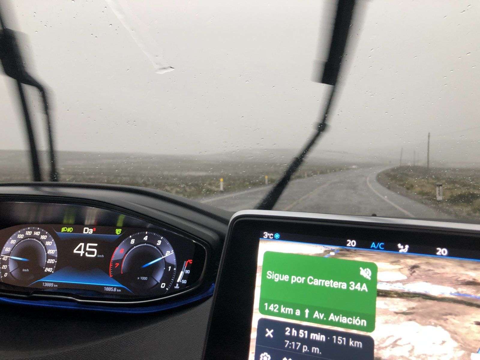 Bajada hacia Arequipa, 24 de enero: granizada a más de 4.000 metros, con Willy al volante.