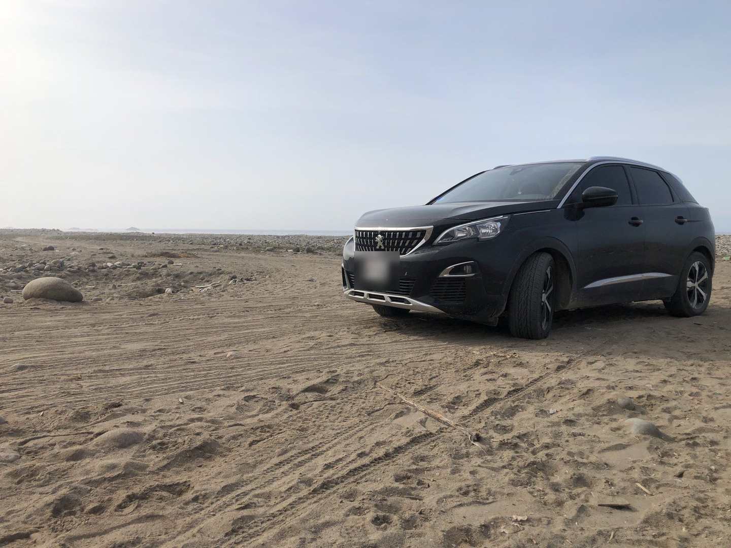 Nueve días de altura después, el carro vuelve a pisar arena. Costa de Arequipa, 27 de enero.