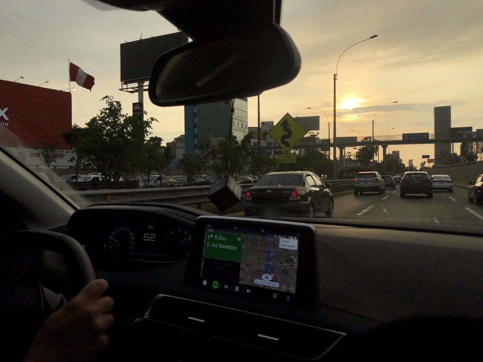 Lima, 29 de enero, 18:02: Willy al volante, la ciudad otra vez, el sur recorrido.