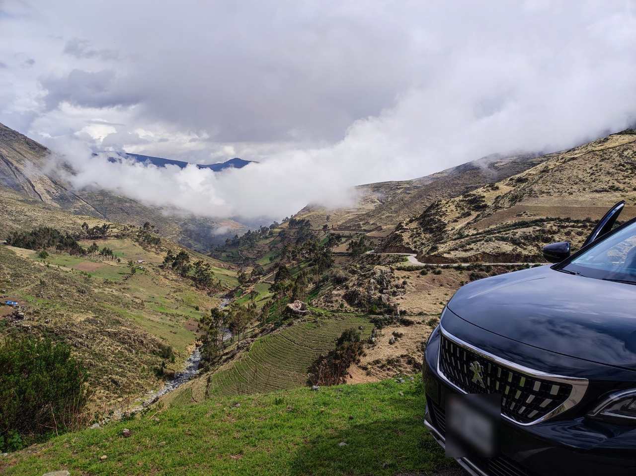 Primer día de gira, subiendo a Huancavelica: la costa se quedó abajo esa misma mañana.