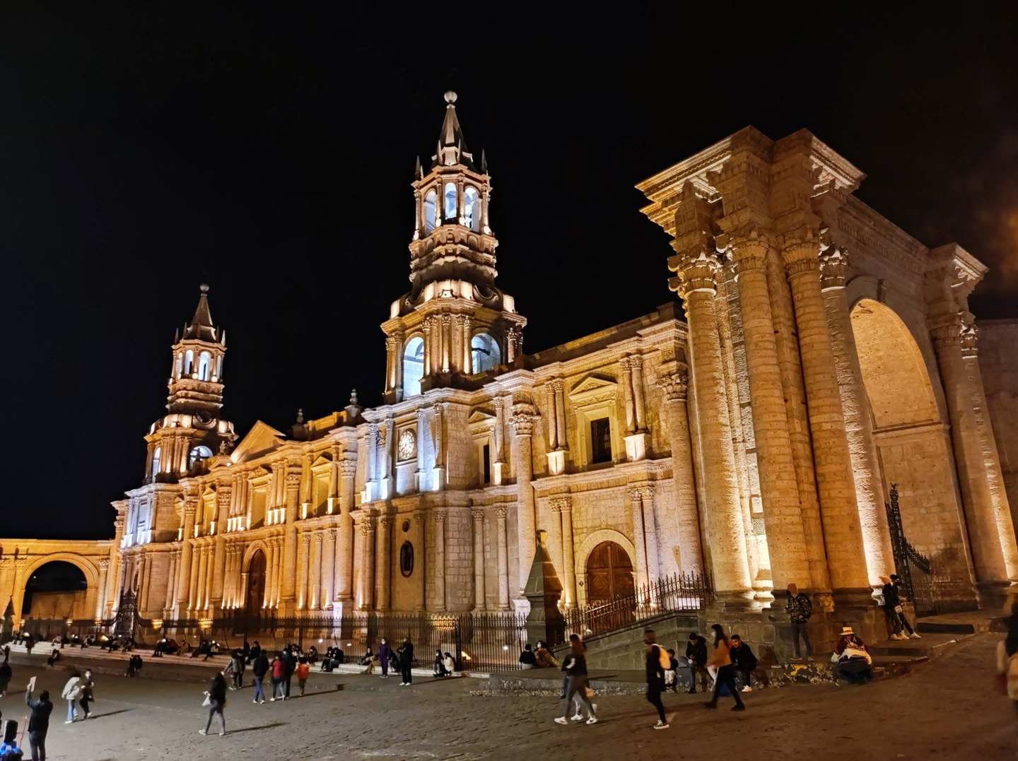 Arequipa, 25 de enero: una noche en la ciudad después de nueve días de sierra.