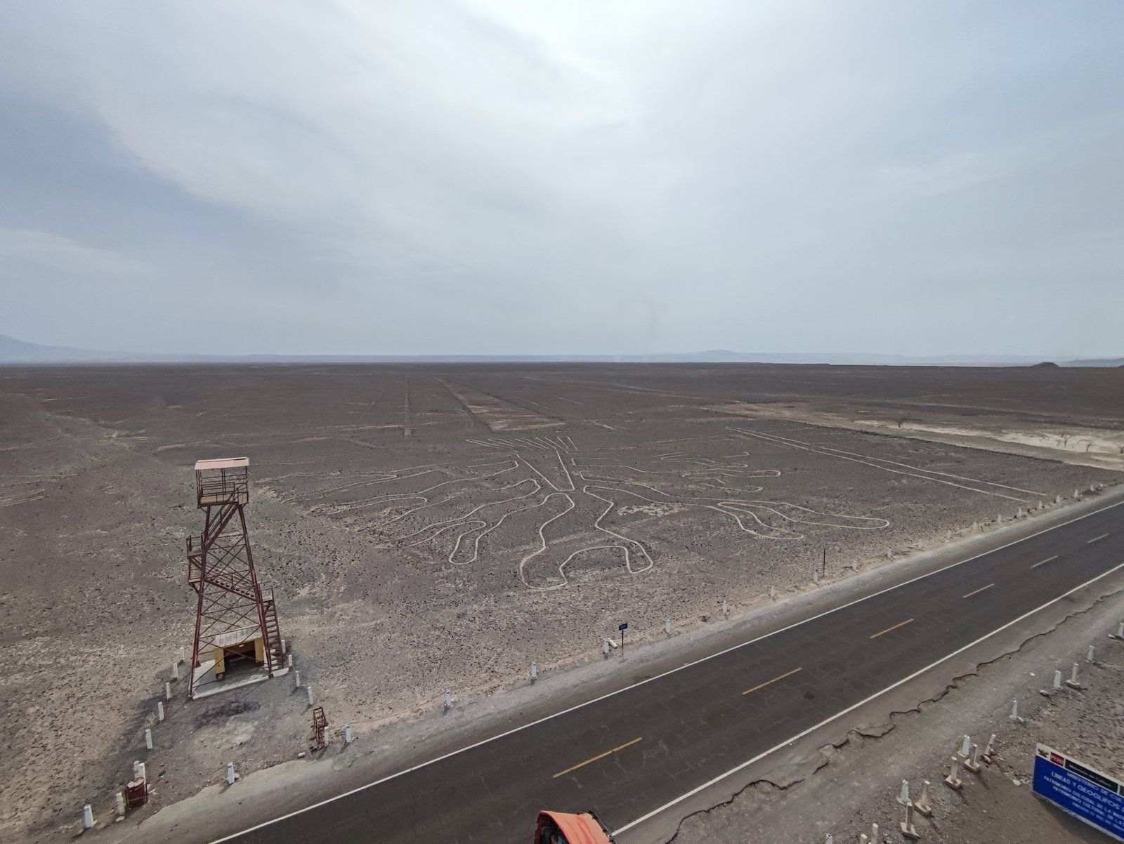 Líneas de Nasca, 27 de enero, por la tarde: un desvío de turista en una ruta de trabajo.