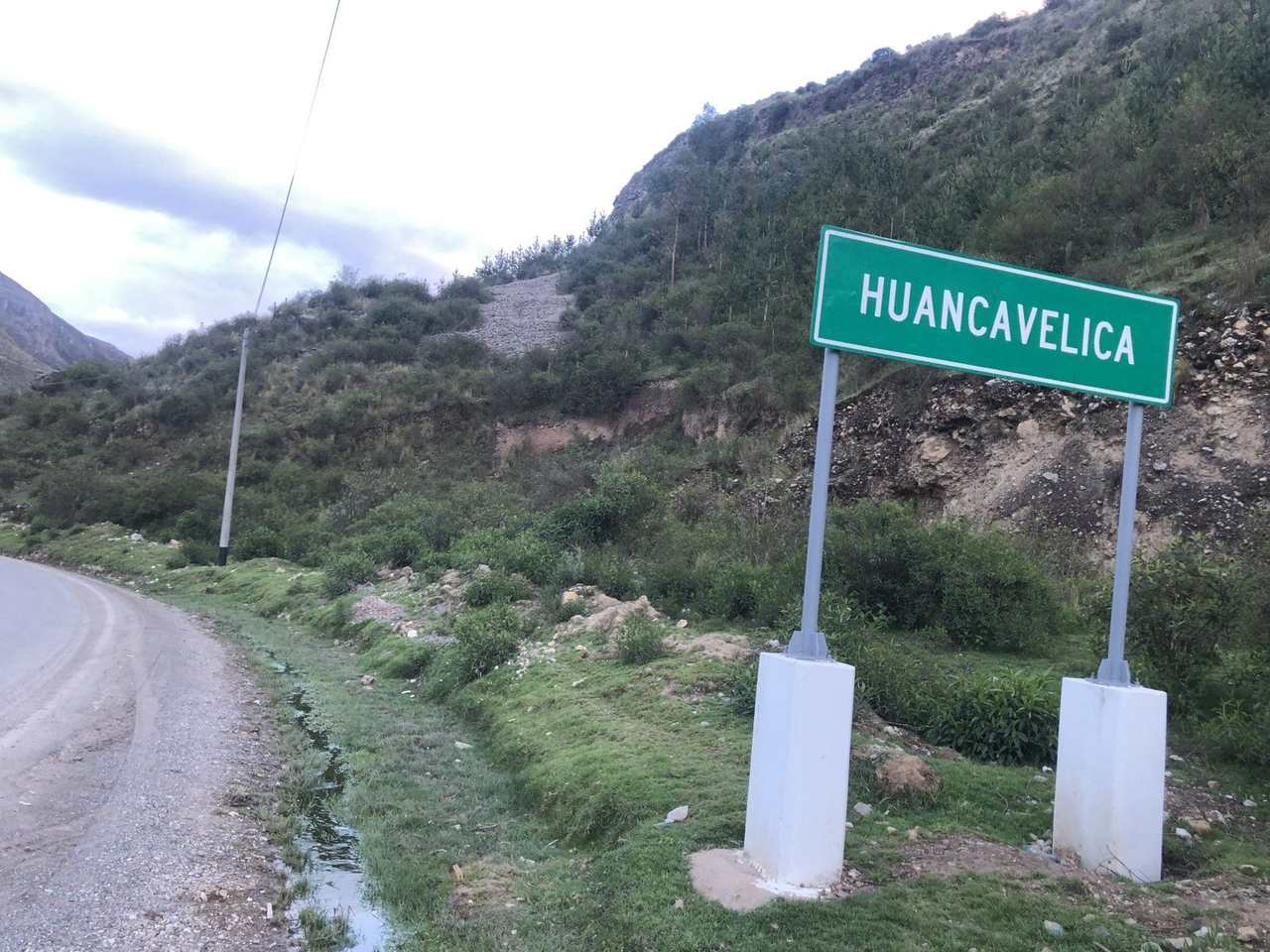 Huancavelica, 16 de enero, al anochecer: primera ciudad de la gira y primeras puertas que tocar.