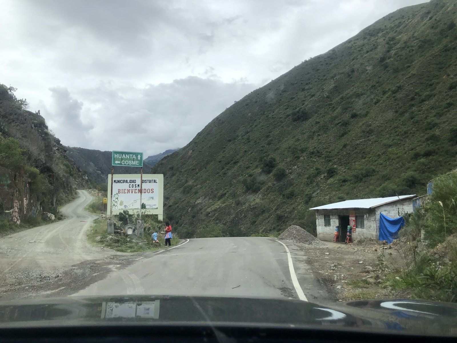 Cosme, 18 de enero: cruce entre Huancavelica y Ayacucho, en plena jornada sin asfalto.
