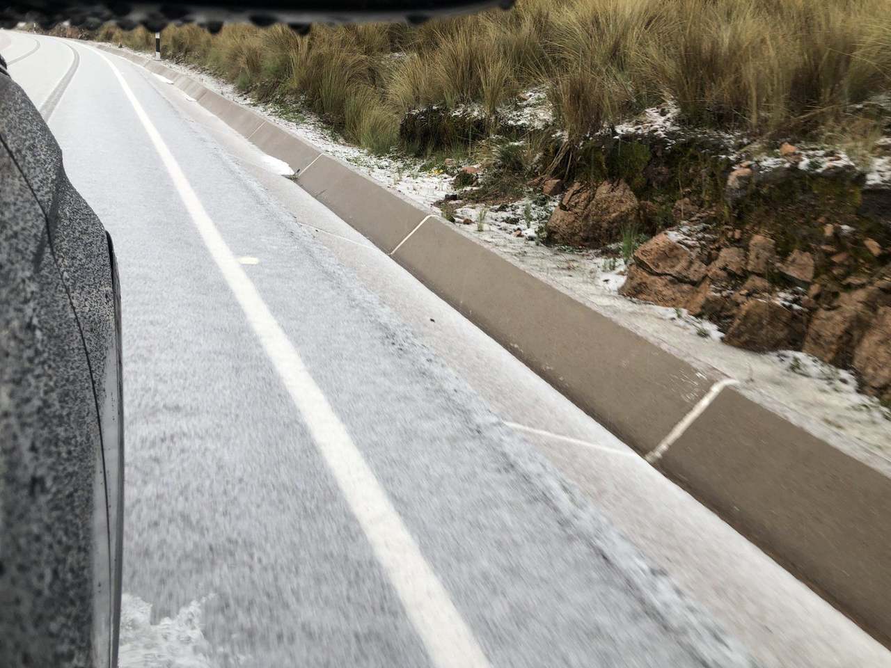Puna tras Ayacucho, 19 de enero, primera hora de la tarde: granizo, y Andahuaylas todavía lejos.