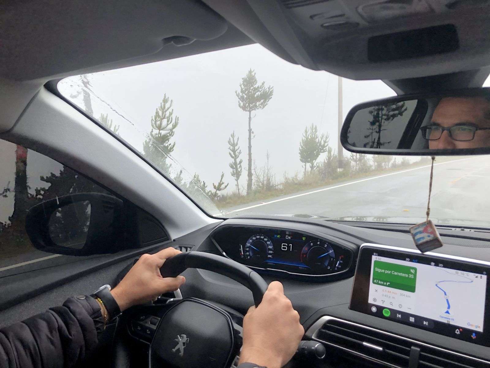 Entre Andahuaylas y Abancay, 20 de enero: Willy al volante; esa misma tarde tocaba Abancay.